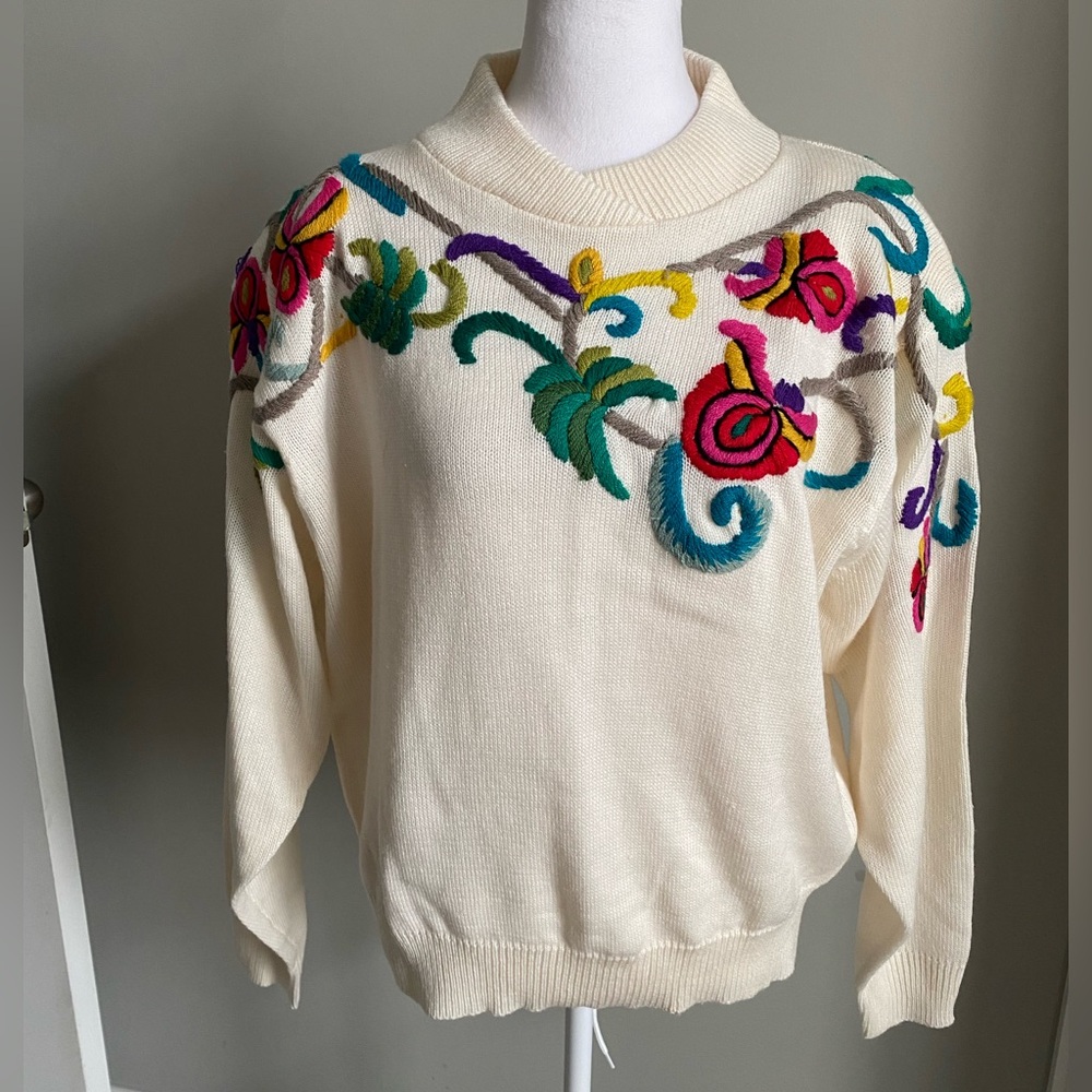 Vintage Premiere Editions Cream Sweater with Multicolor Floral Embroidery